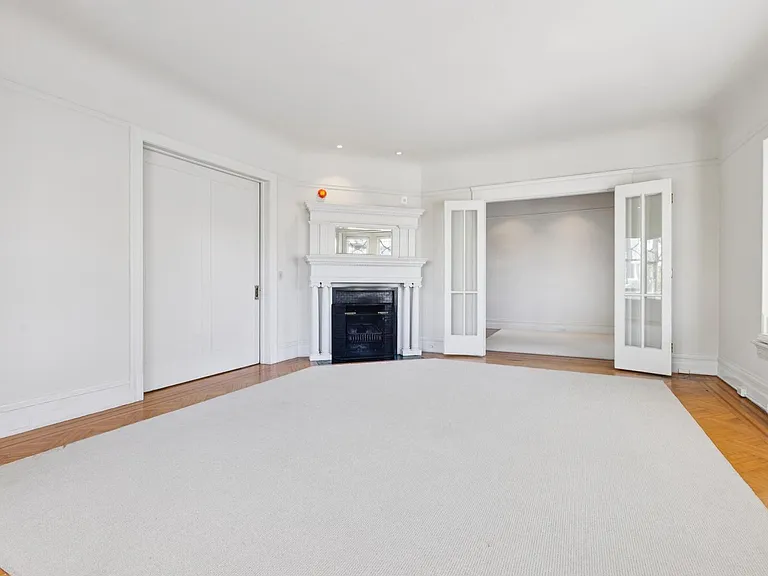 304 Walnut St — Photo 10