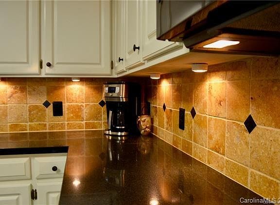 5th image of 316 Gaston Ct