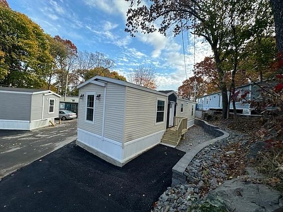 3rd image of 103 Newbury St Trailer 8