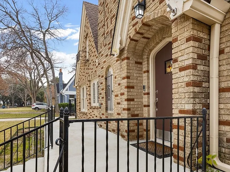2118 Stanley Ave — Photo 4