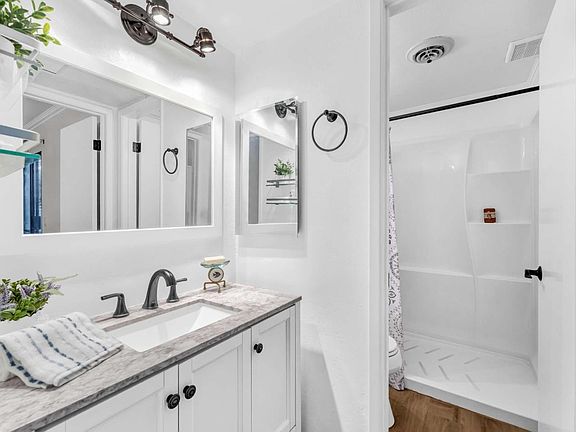 4th image of 500 Glenwood Cir APT 313