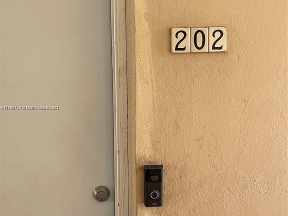5th image of 460 W Park Dr APT 202