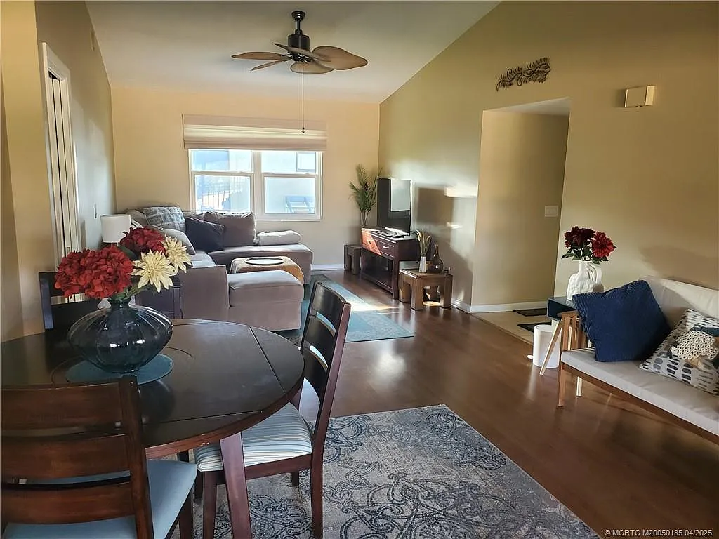 2 bed, 2.0 bath, 1100 sqft, $3,000 — Photo 2