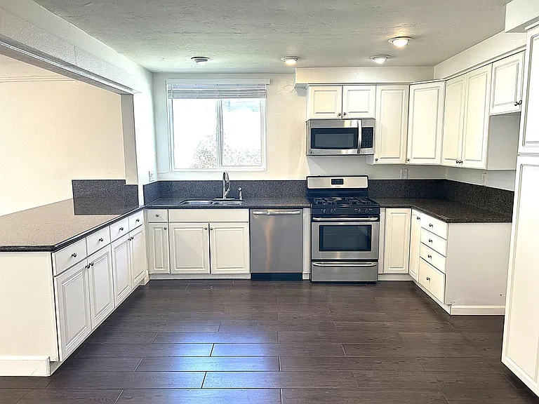 4007 Cypress Ln — Photo 3