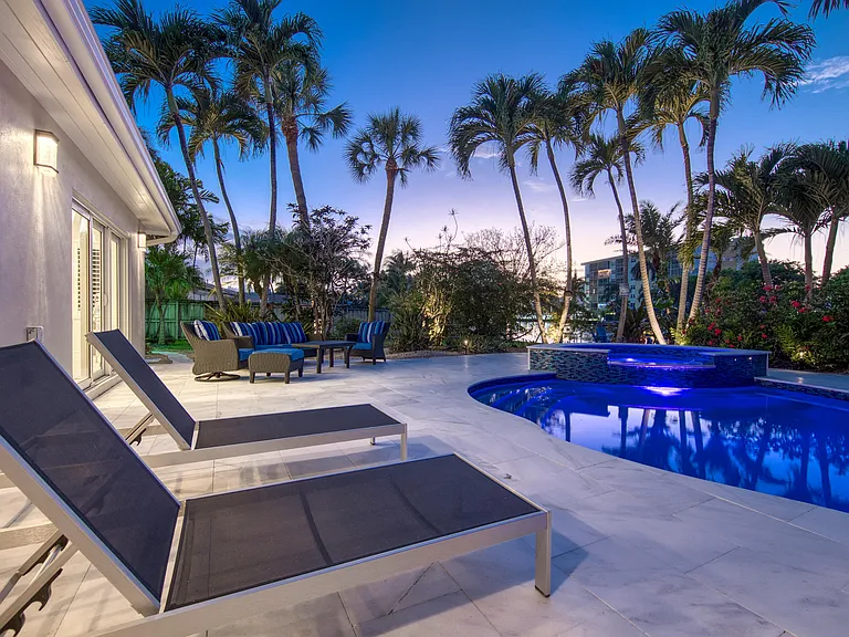 1733 Coral Gardens Dr — Photo 40