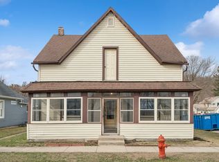 332 N 1st St, Guttenberg, IA 52052
