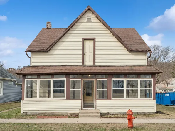 332 N 1st St, Guttenberg, IA 52052