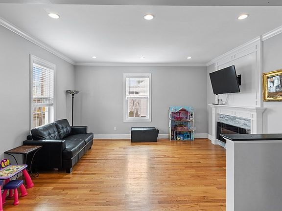 3rd image of 112 Margin St #1