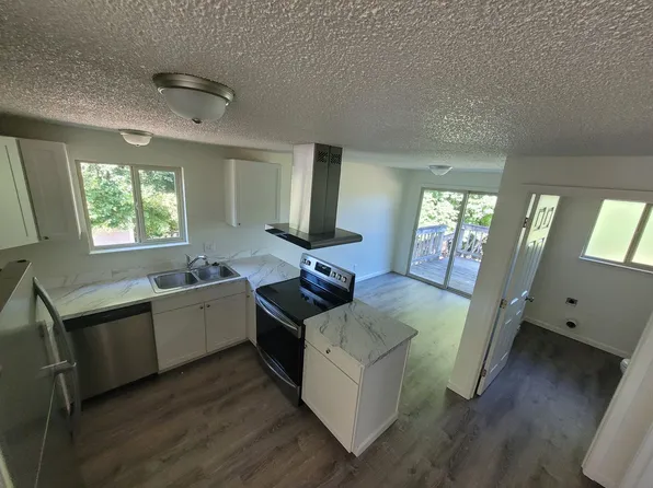 748 N 12th Ave, Kelso, WA 98626