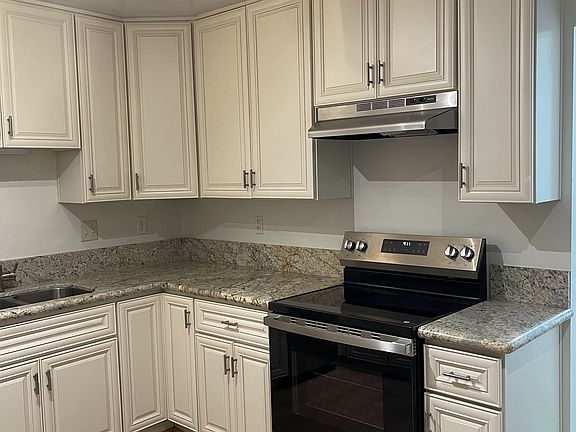 2nd image of 224 Roanoke Rd
