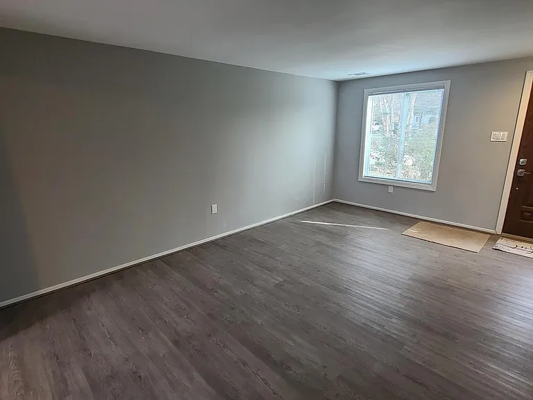 10724 Lester St — Photo 6