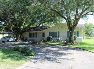 1904 W Norris St, El Campo, TX 77437