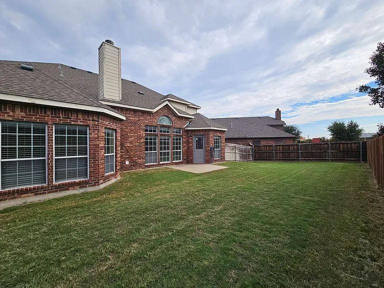 305 Cold Mountain Trl — Photo 28