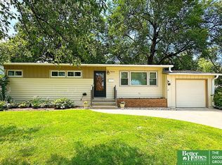 7624 Belmont Dr, Ralston, NE 68127