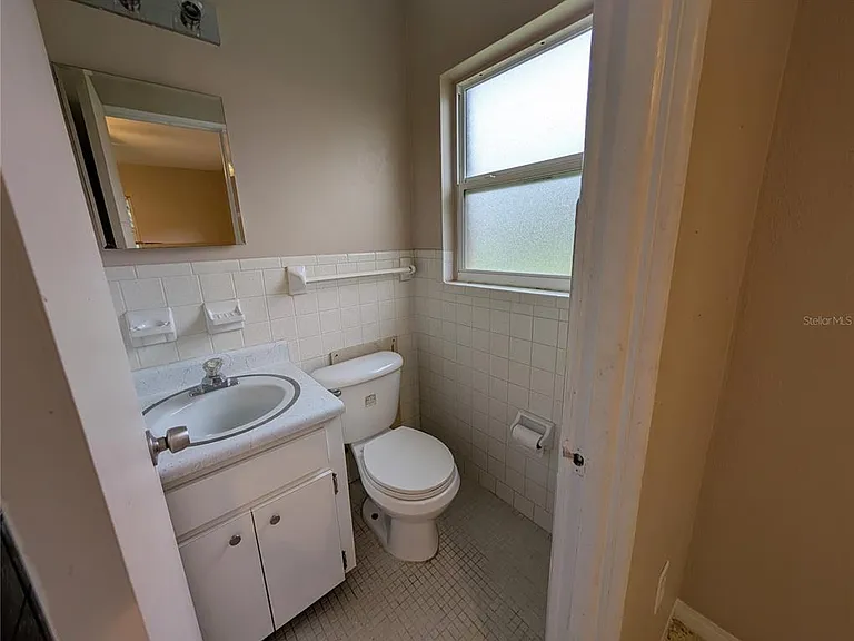 208 Oakwood Dr — Photo 14