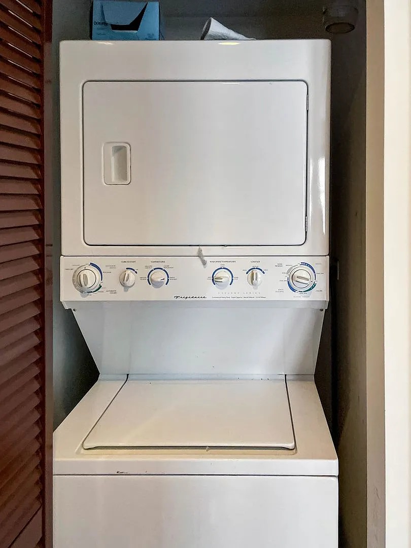 2 bed, 950 sqft, $3,395 — Photo 3