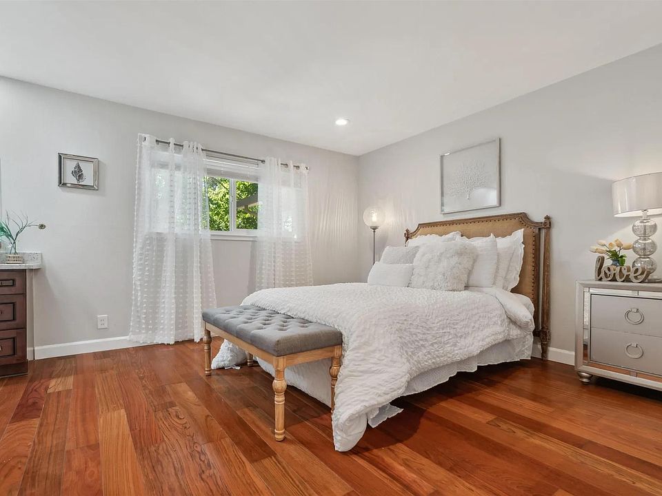 2nd image of 1622 Tanglewood Ct