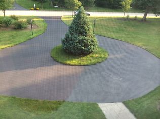 26 Hunters Ct, Saunderstown, RI 02874