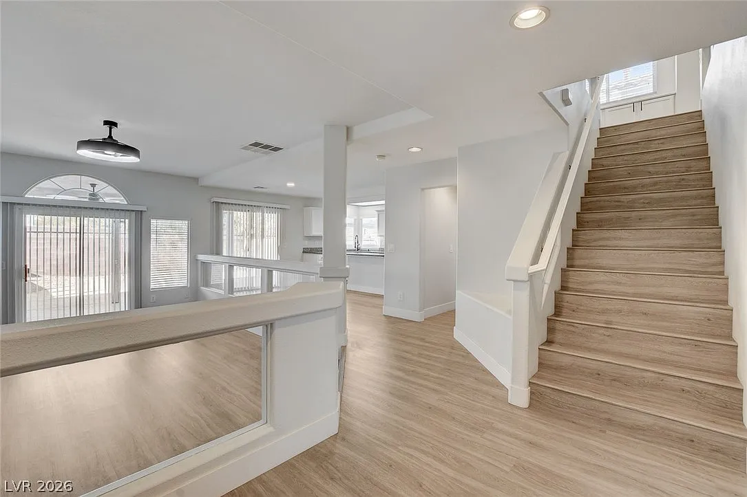3 bed, 2.5 bath, 1972 sqft, $2,300 — Photo 3