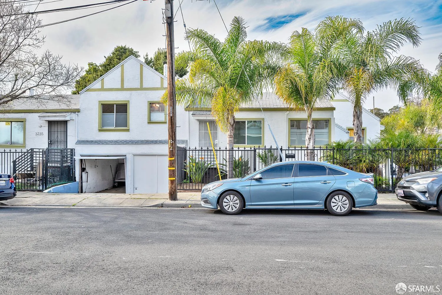 3 bed, 1.0 bath, 2330 sqft, $3,000 — Photo 1