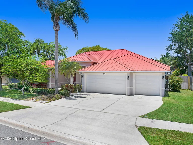 178 Cove Loop Dr — Photo 2