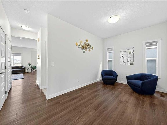 4th image of 44 S Saddlestone Way NE