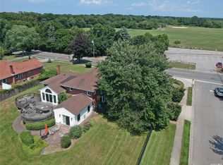 22 Southwoods Rd, Syosset, NY 11791