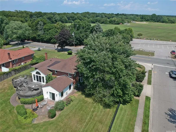 22 Southwoods Road, Syosset, NY 11791