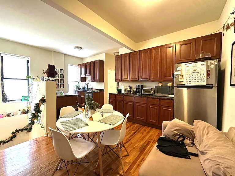 1044 W School St #1F — Photo 1