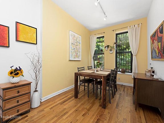 2nd image of 726 Sackett St APT 1R
