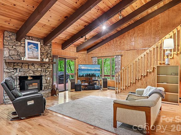 5th image of 101 Oak Ridge Ct