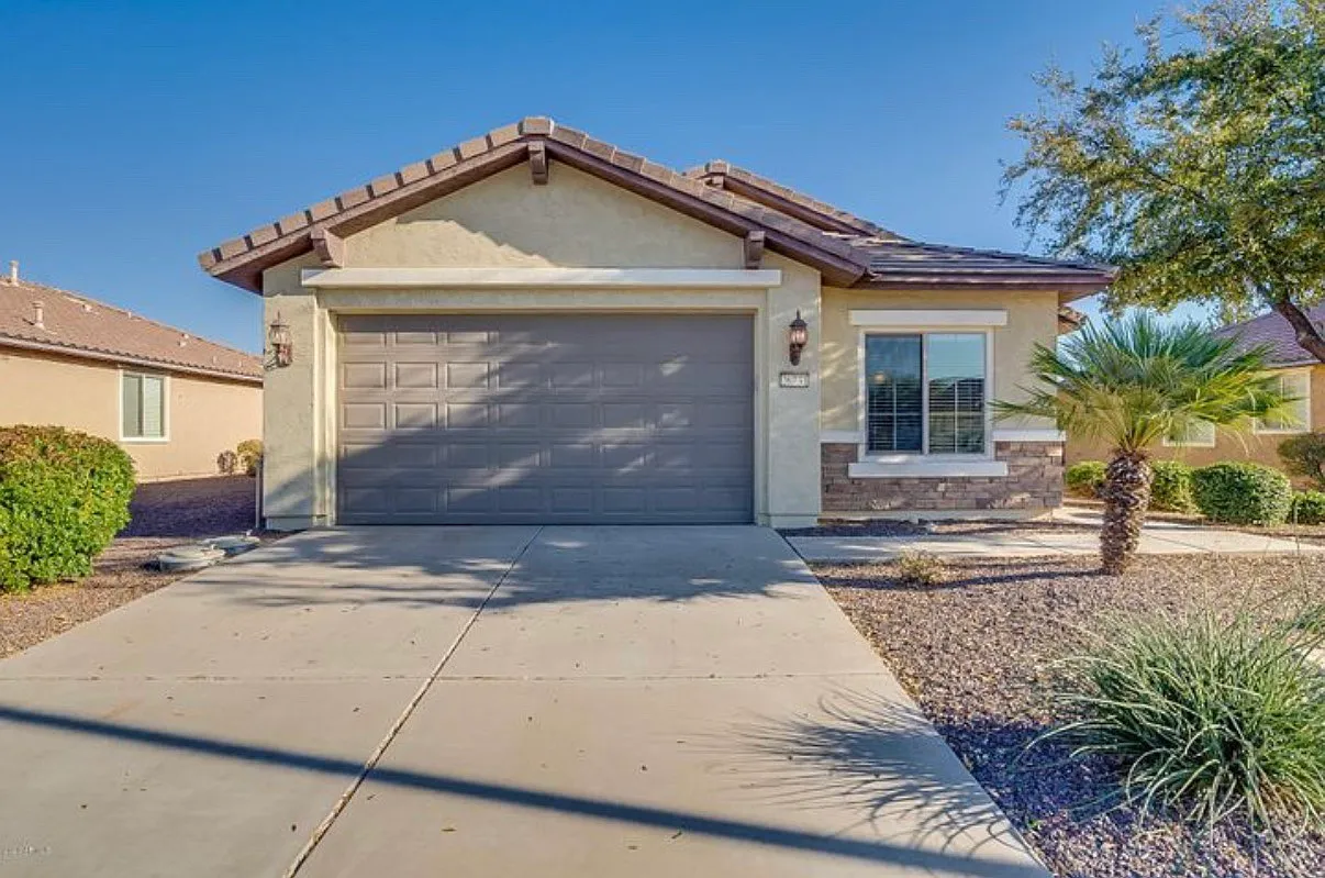 2 bed, 1373 sqft, $1,475 — Photo 1
