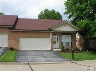 10931 Village Grove Dr, Saint Louis, MO 63123