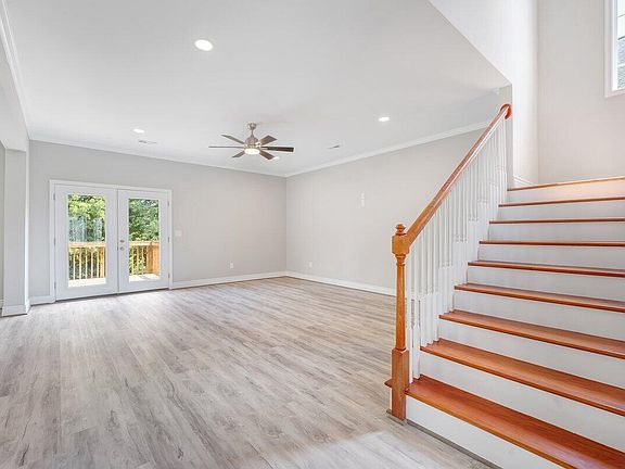 4th image of 4907 Summerville Ln