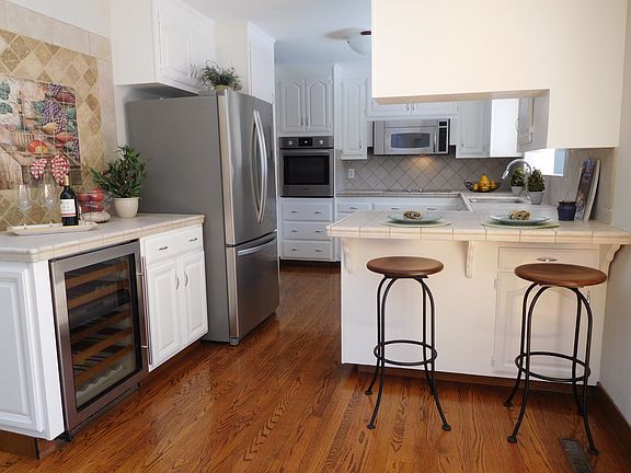 4th image of 3595 Altamont Way