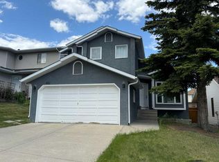 651 S Macewan Dr NW, Calgary, AB T3K 3R1