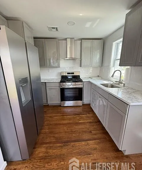 716 Hommann Ave — Photo 1