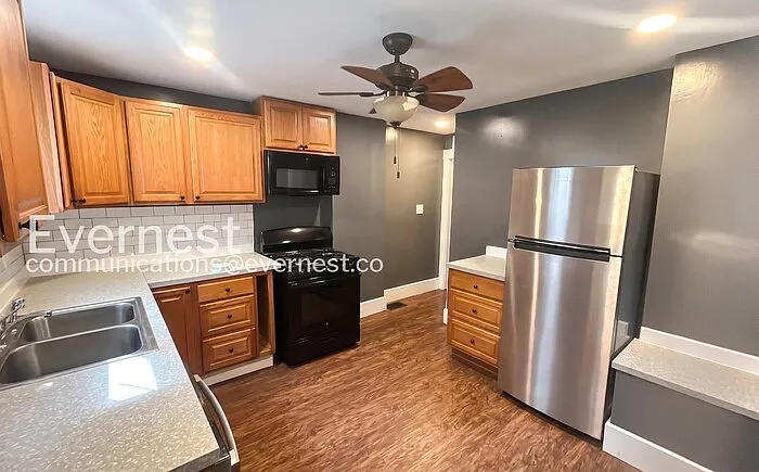 3 bed, 1.0 bath, 1092 sqft, $1,500 — Photo 3