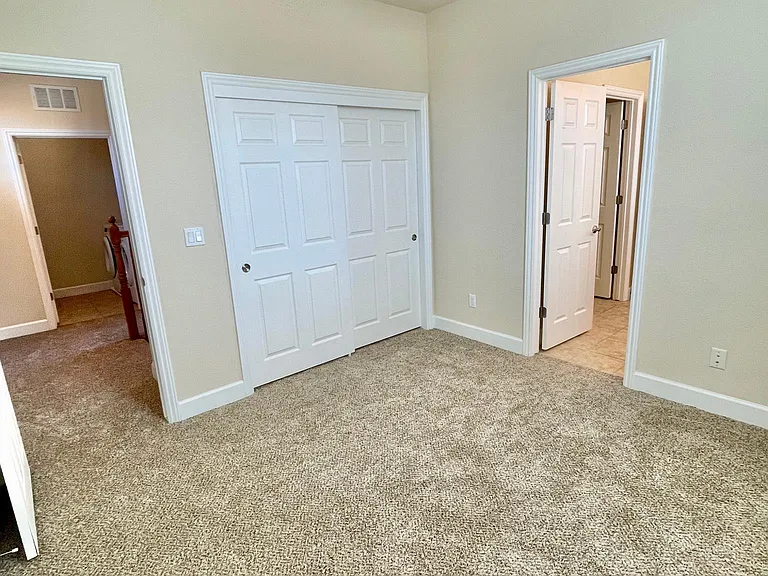 1736 Parkway Dr N — Photo 14