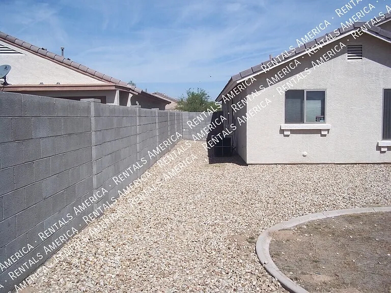 6605 W Desert Ln — Photo 15