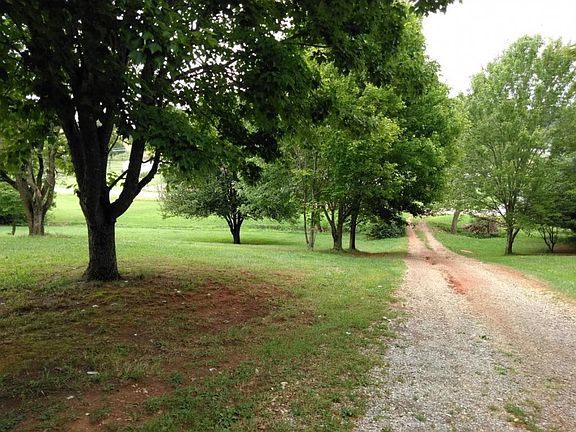 4th image of 501 Chuckey Hwy