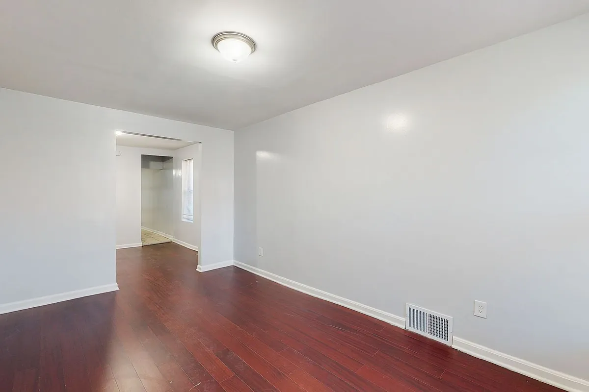 Building Photo - 618 N Montford Ave