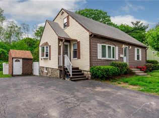 607 Mendon Rd, Woonsocket, RI 02895