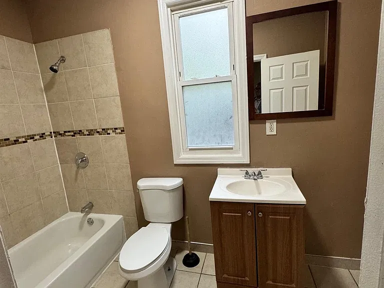 27 Alexander St — Photo 9