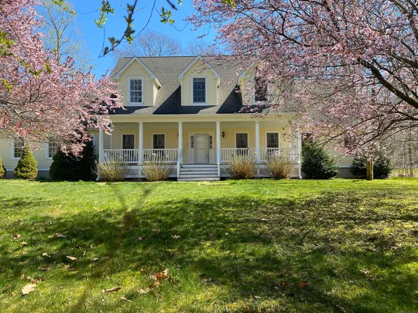 18 Fairview Street, Essex, CT 06442