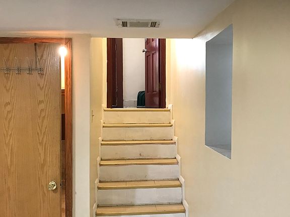2nd image of 5740 N Rockwell St