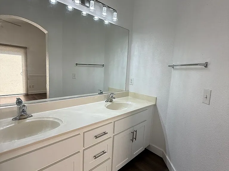 1030 Windmill Dr — Photo 10