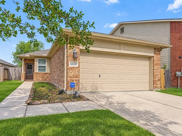 10019 Meadow Mill Forest Ln, Houston, TX 77044