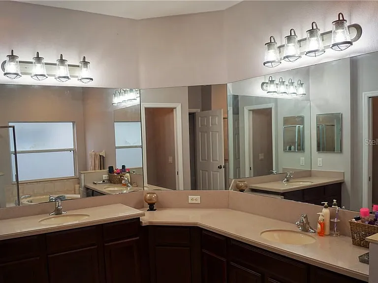 1742 Mira Lago Cir — Photo 23