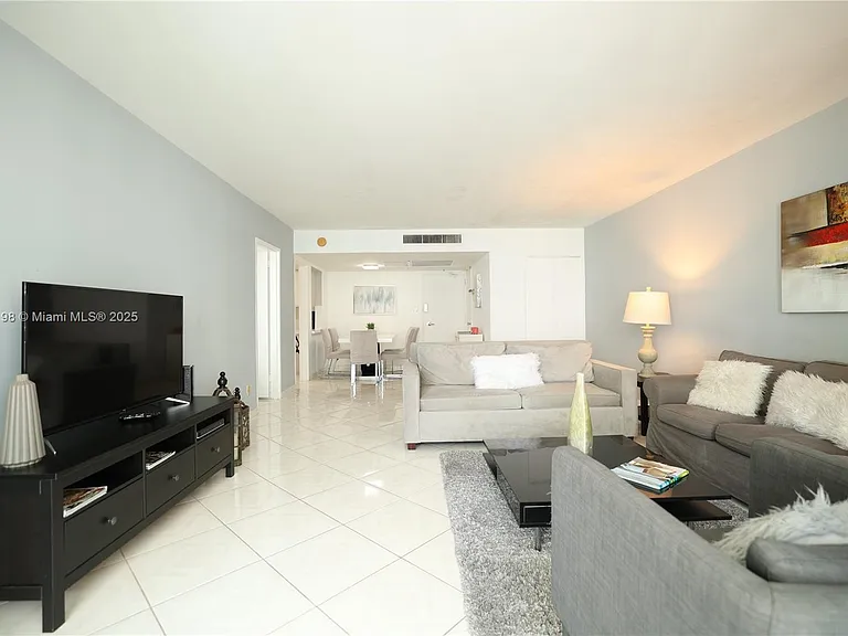 5151 Collins Ave #927 — Photo 3